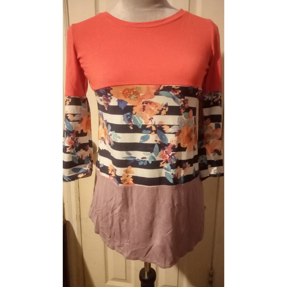Women's Top Size Medium Celeste Boutique 3/4 Sleeve Boho Striped Floral Fall